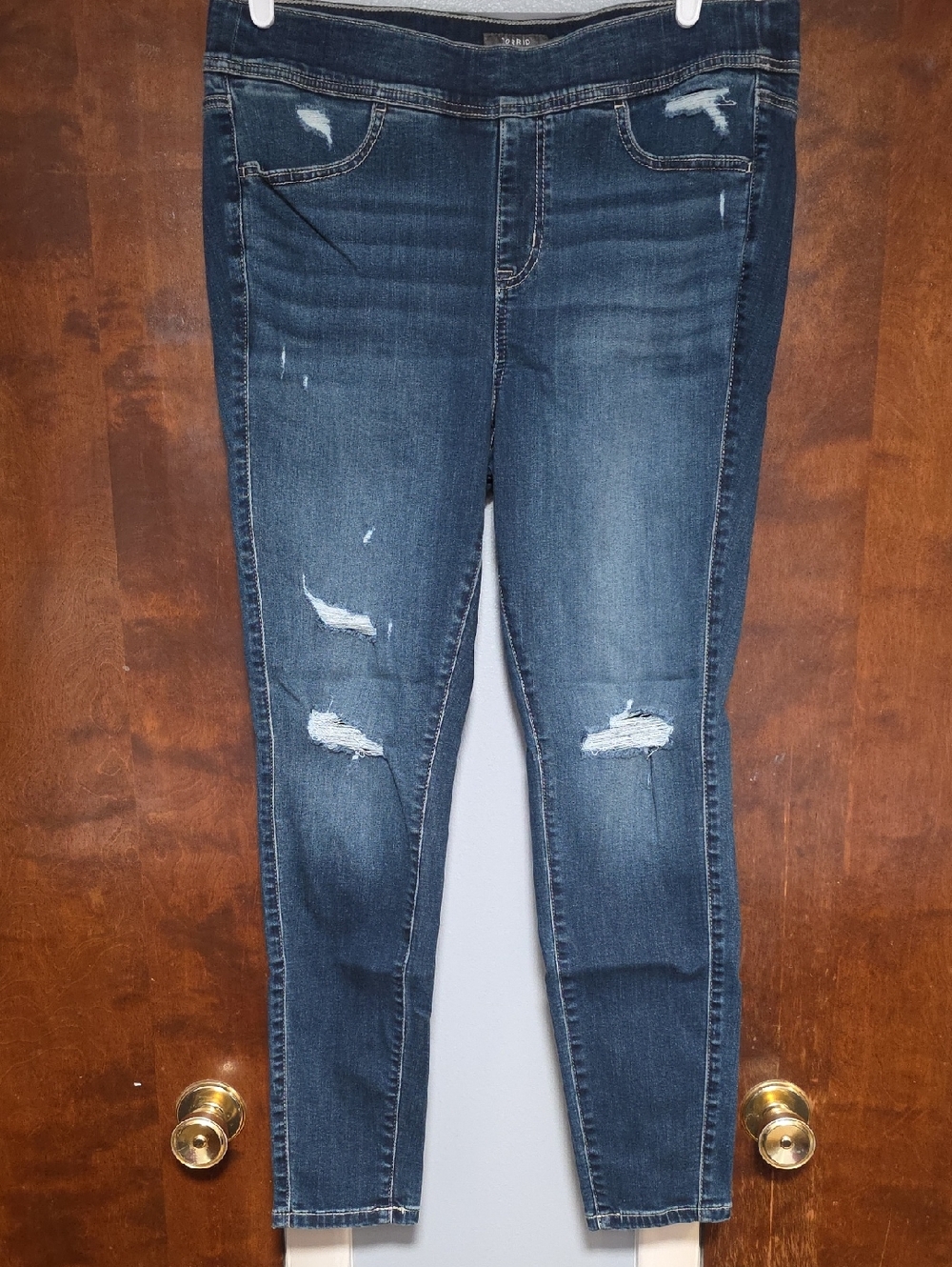 Like New Size 1 Torrid Skinny Dark Wash Distressed Lean Jeans